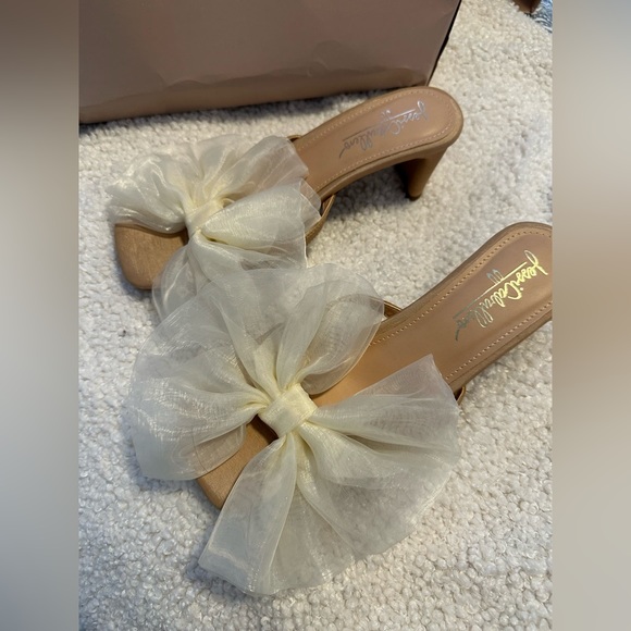 *Sold* Jessi Caballero bow heels - Picture 3 of 9